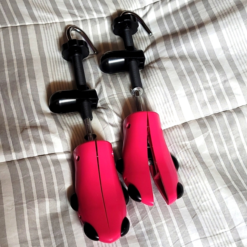 Shoe stretchers